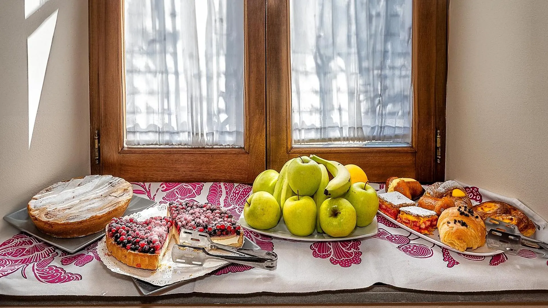 B&B Il Giardino Dei Poeti And Apartaments Lucca Bed & Breakfast