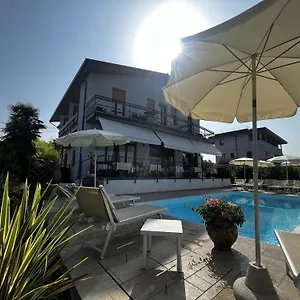 Hotel Renata **