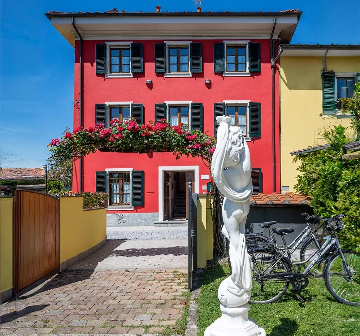 B&B Il Giardino Dei Poeti And Apartaments Lucca Bed and breakfast