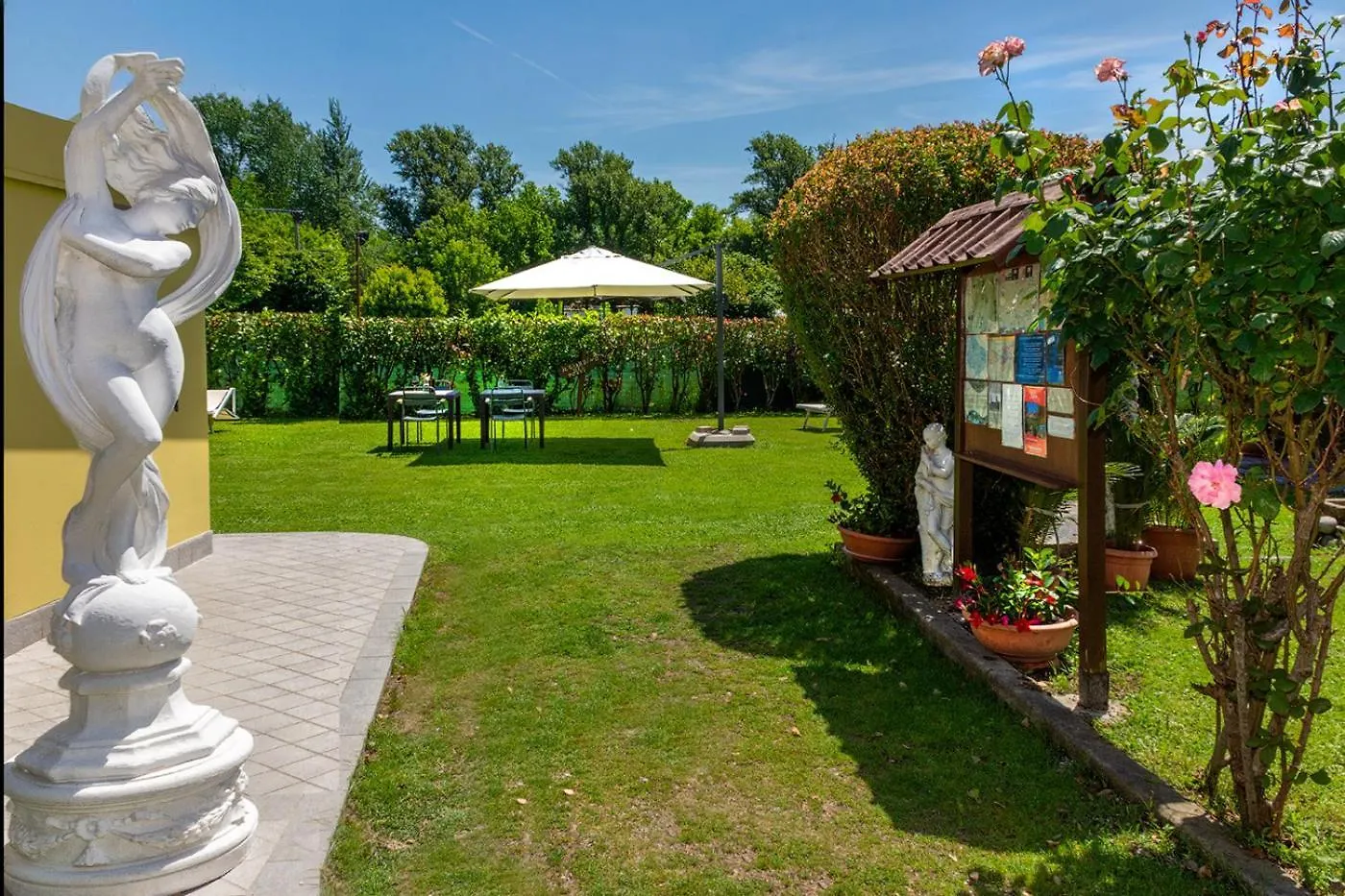 B&B Il Giardino Dei Poeti And Apartaments Lucca Bed & Breakfast